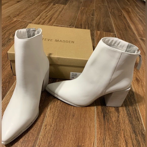 BRAND NEW! Steve Madden booties - Picture 2 of 6